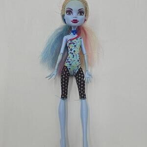 Monster‎ High Skull Shores Abbey Bominable Doll